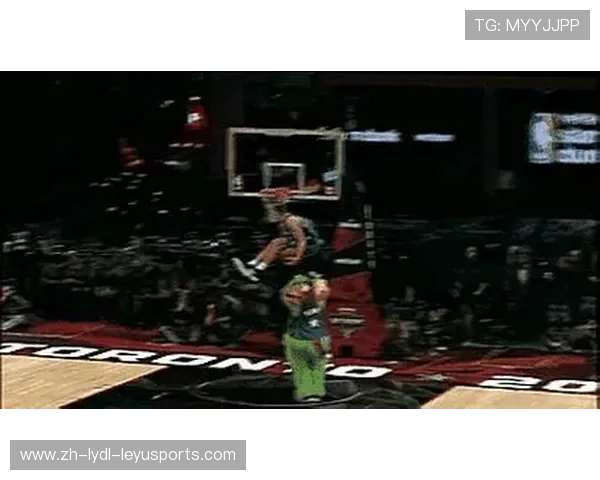 篮球比赛中最具观赏性的扣篮动作技巧分享